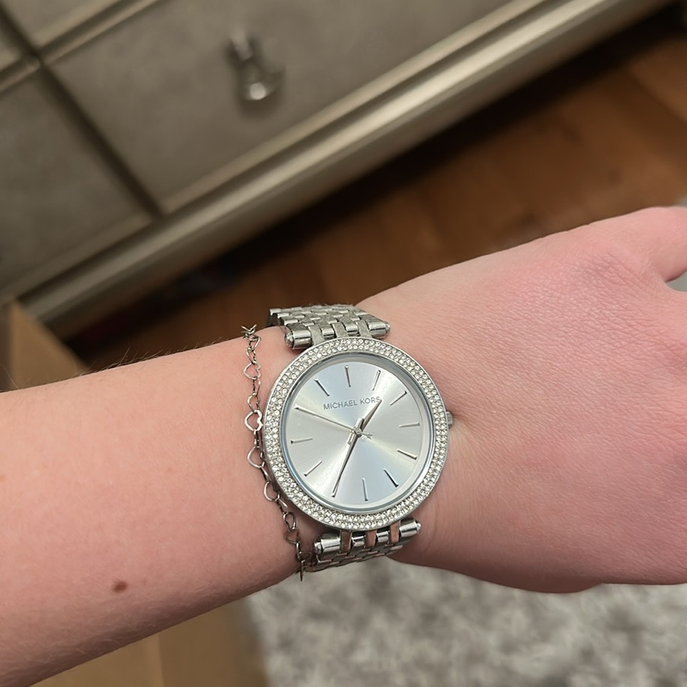 Silver Michael Kors watch. - Picture 6 of 7
